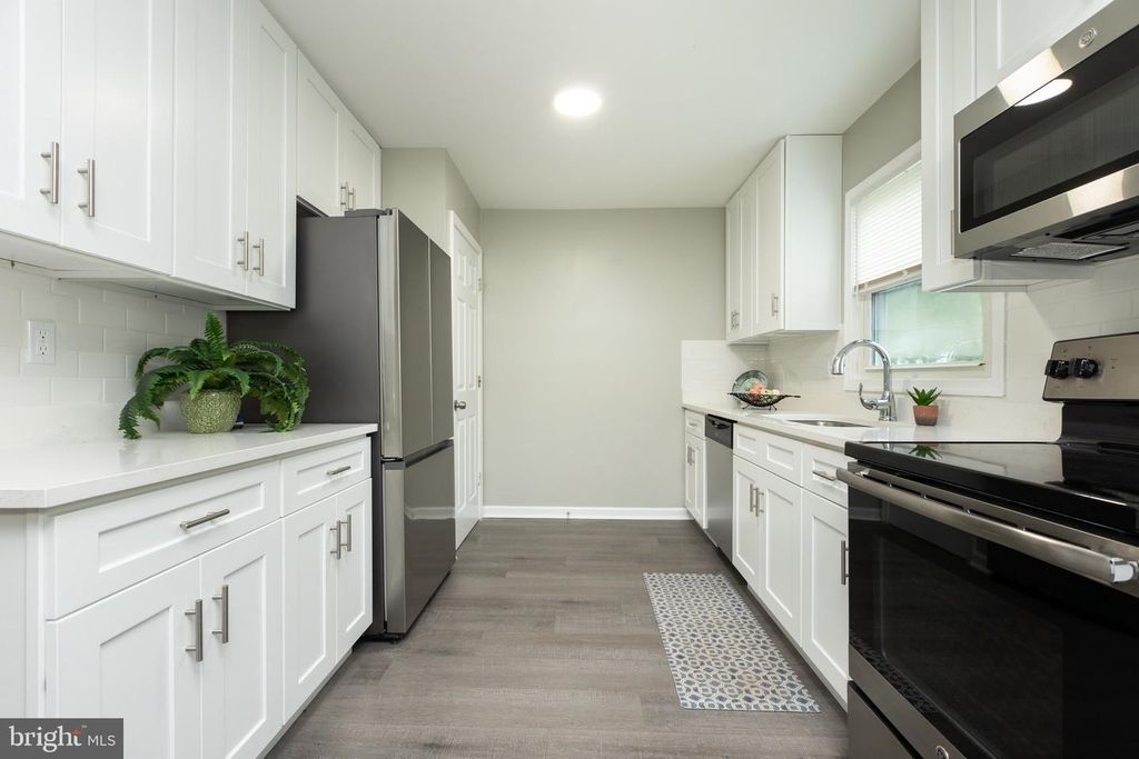 Image 15 of property listing at 8624 CUNNINGHAM DR, College Park, MD 20740