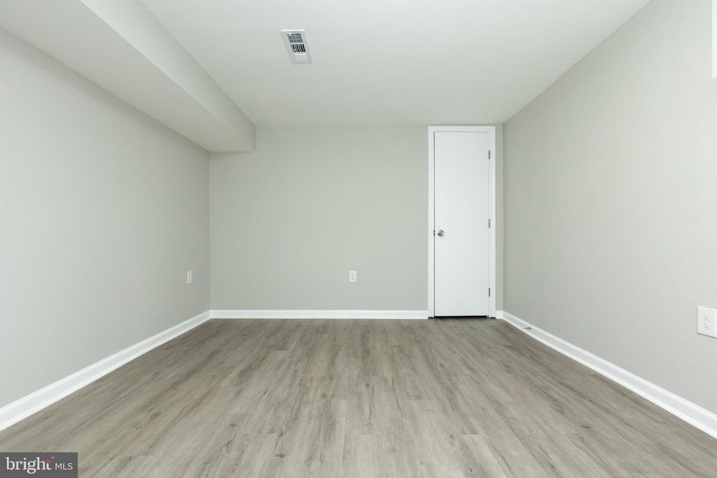 Image 27 of property listing at 8624 CUNNINGHAM DR, College Park, MD 20740