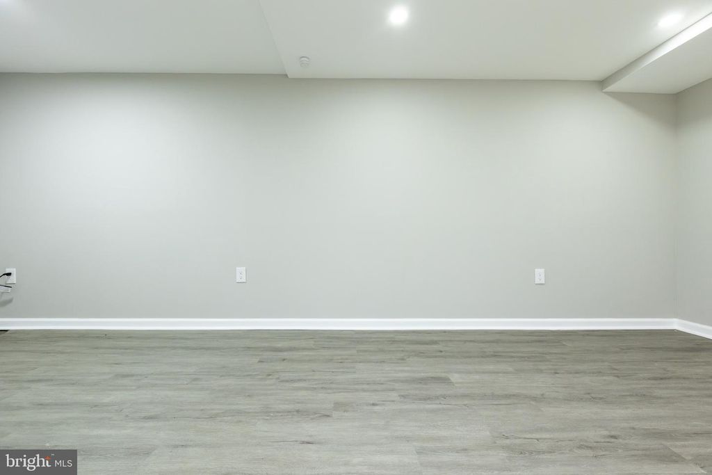 Image 29 of property listing at 8624 CUNNINGHAM DR, College Park, MD 20740