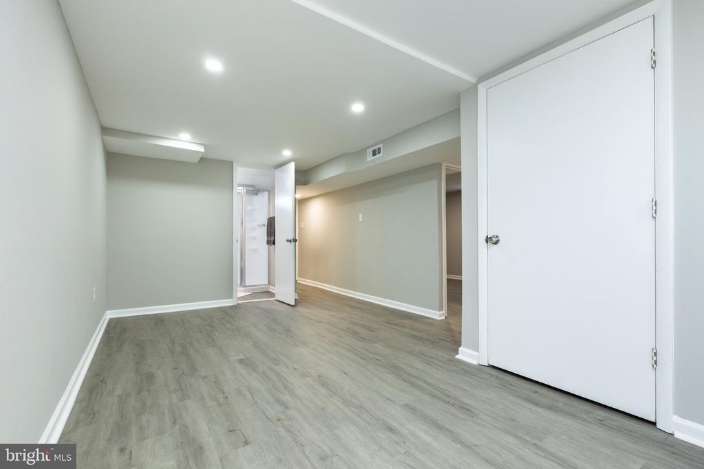 Image 31 of property listing at 8624 CUNNINGHAM DR, College Park, MD 20740