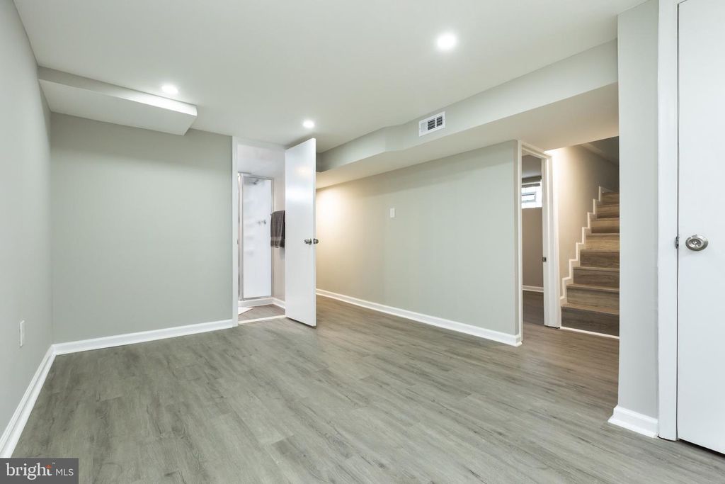 Image 32 of property listing at 8624 CUNNINGHAM DR, College Park, MD 20740