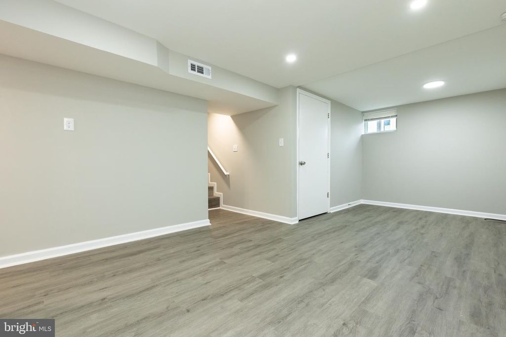 Image 33 of property listing at 8624 CUNNINGHAM DR, College Park, MD 20740