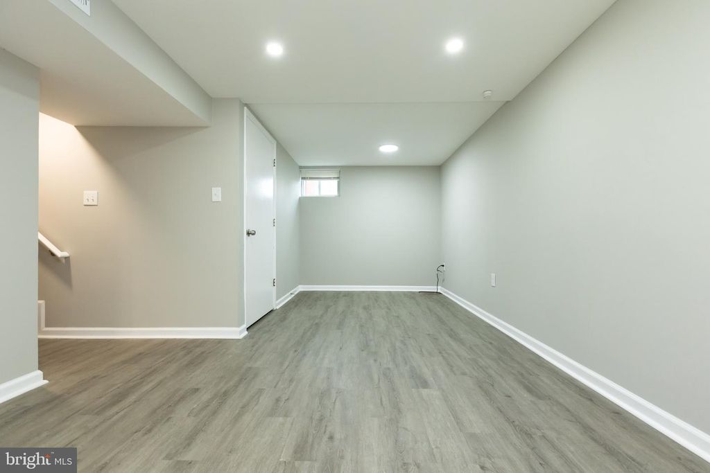 Image 34 of property listing at 8624 CUNNINGHAM DR, College Park, MD 20740
