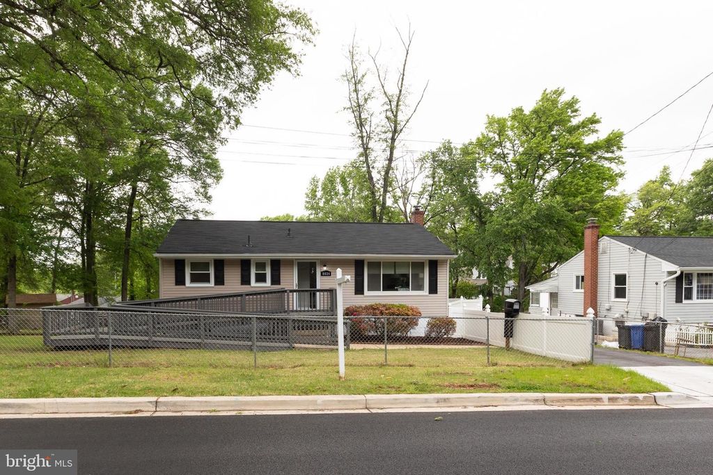 Image 4 of property listing at 8624 CUNNINGHAM DR, College Park, MD 20740