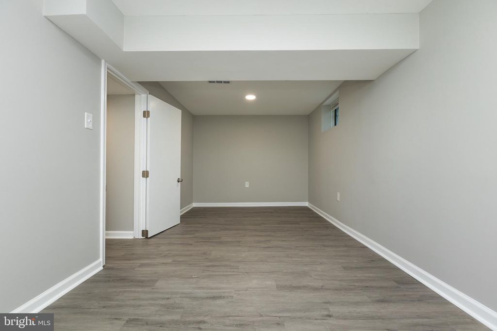 Image 41 of property listing at 8624 CUNNINGHAM DR, College Park, MD 20740
