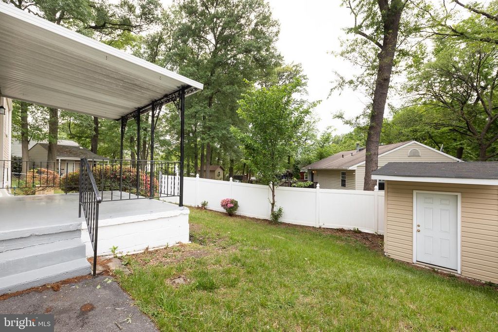 Image 43 of property listing at 8624 CUNNINGHAM DR, College Park, MD 20740