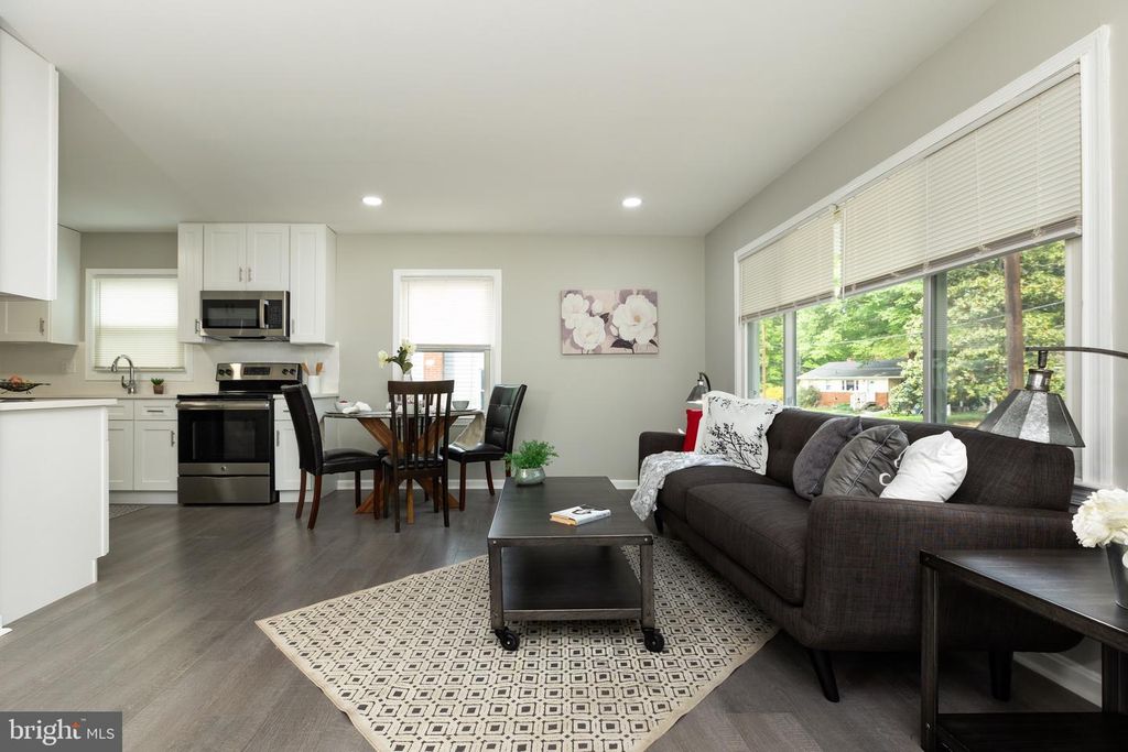 Image 9 of property listing at 8624 CUNNINGHAM DR, College Park, MD 20740
