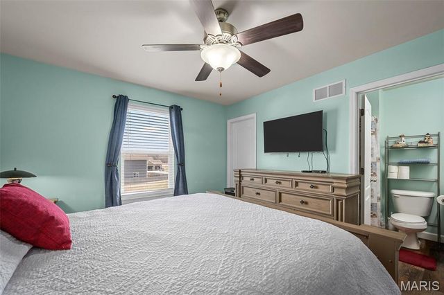 36 Hunters Pointe Drive, Winfield, MO 63389