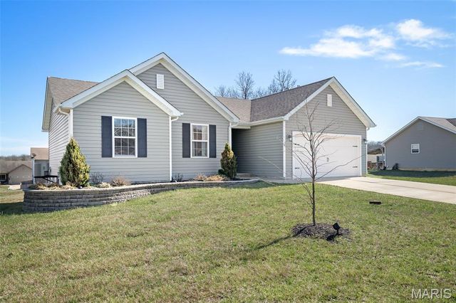 36 Hunters Pointe Drive, Winfield, MO 63389