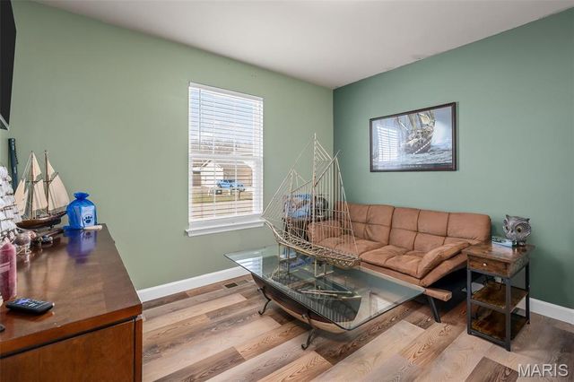 36 Hunters Pointe Drive, Winfield, MO 63389