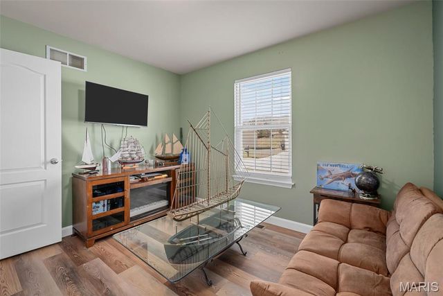 36 Hunters Pointe Drive, Winfield, MO 63389