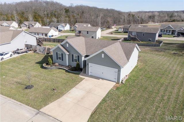 36 Hunters Pointe Drive, Winfield, MO 63389