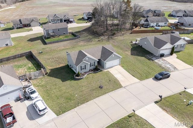 36 Hunters Pointe Drive, Winfield, MO 63389