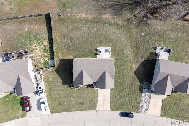 36 Hunters Pointe Drive, Winfield, MO 63389