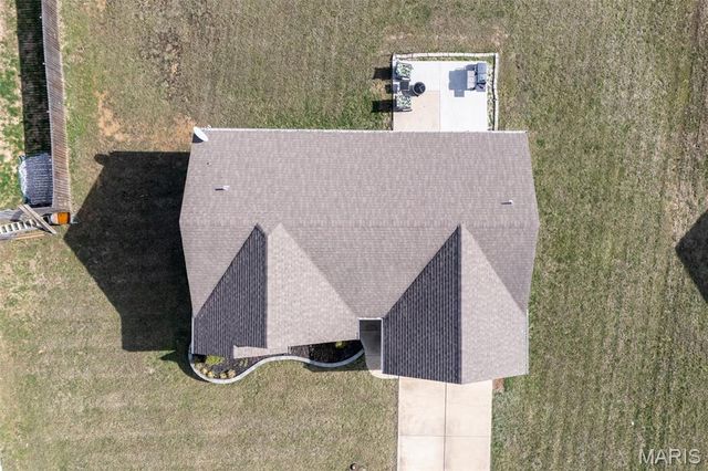 36 Hunters Pointe Drive, Winfield, MO 63389