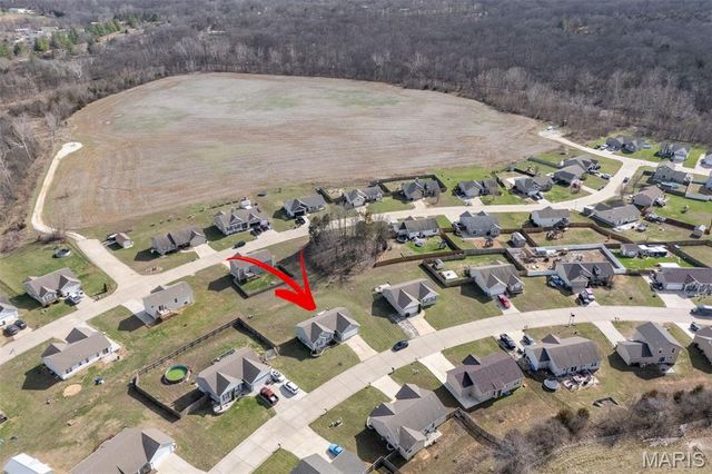 36 Hunters Pointe Drive, Winfield, MO 63389