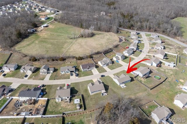 36 Hunters Pointe Drive, Winfield, MO 63389