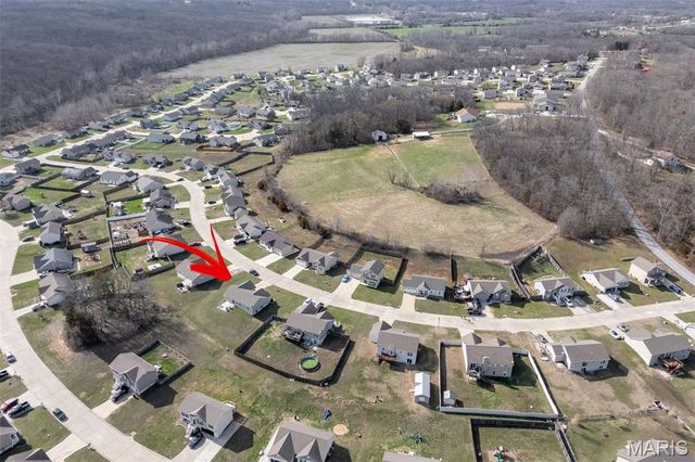 36 Hunters Pointe Drive, Winfield, MO 63389