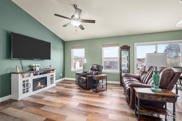 36 Hunters Pointe Drive, Winfield, MO 63389