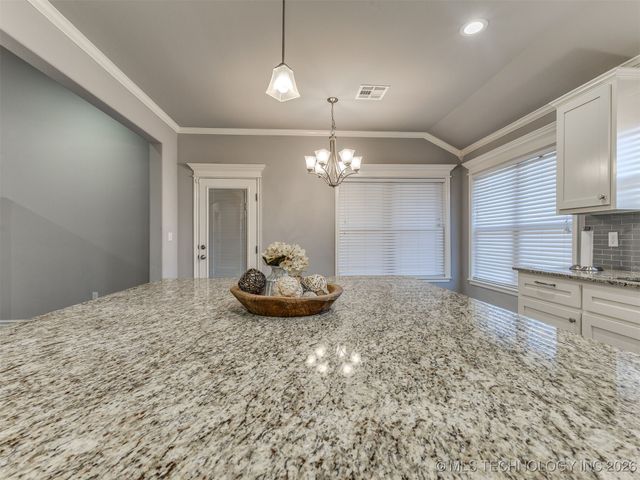 1008 W Missouri Avenue, Claremore, OK 74019