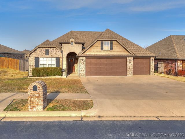 1008 W Missouri Avenue, Claremore, OK 74019