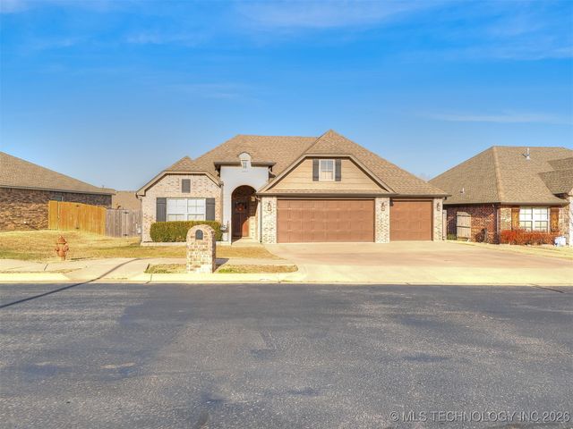 1008 W Missouri Avenue, Claremore, OK 74019