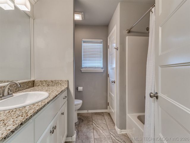 1008 W Missouri Avenue, Claremore, OK 74019