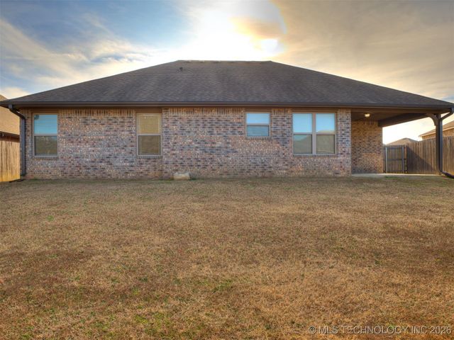 1008 W Missouri Avenue, Claremore, OK 74019