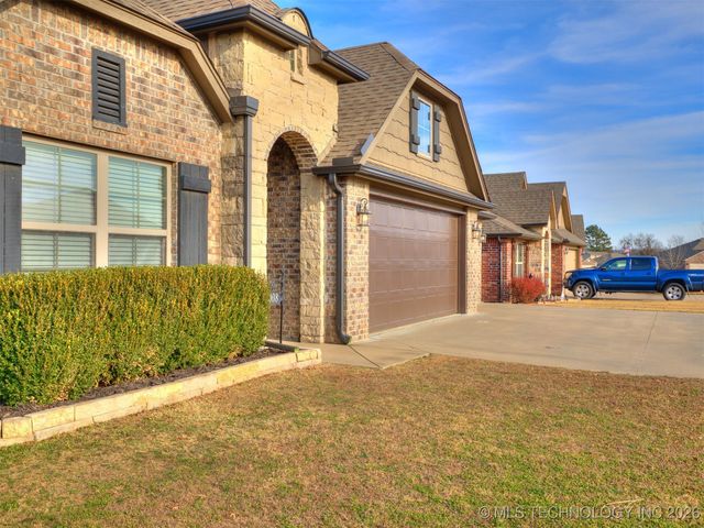 1008 W Missouri Avenue, Claremore, OK 74019