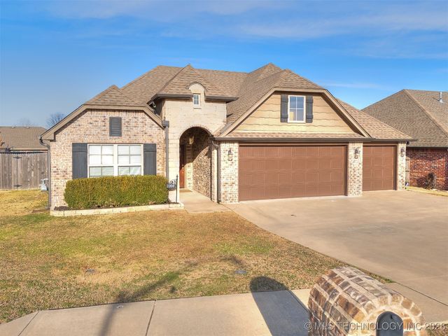 1008 W Missouri Avenue, Claremore, OK 74019