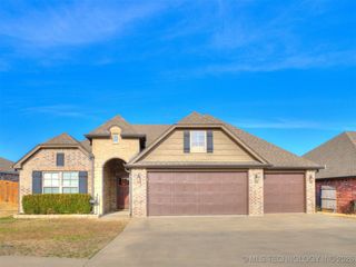 1008 W Missouri Avenue, Claremore, OK 74019