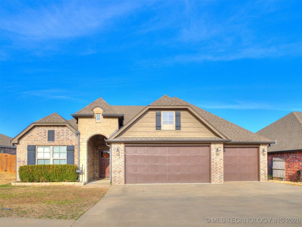 1008 W Missouri Avenue, Claremore, OK 74019