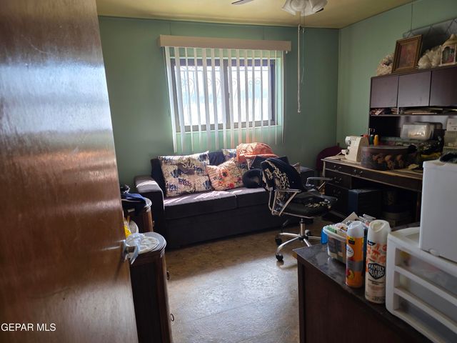 8827 Sunland Road, El Paso, TX 79907