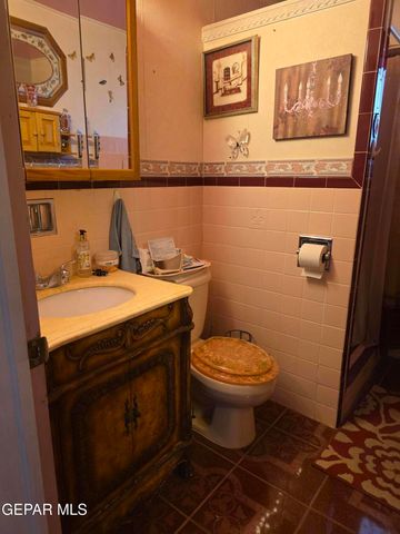 8827 Sunland Road, El Paso, TX 79907