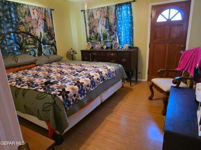 8827 Sunland Road, El Paso, TX 79907