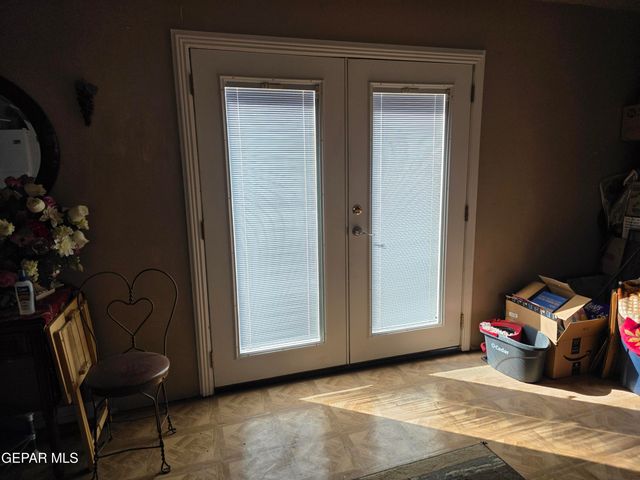 8827 Sunland Road, El Paso, TX 79907
