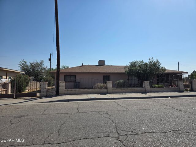 8827 Sunland Road, El Paso, TX 79907