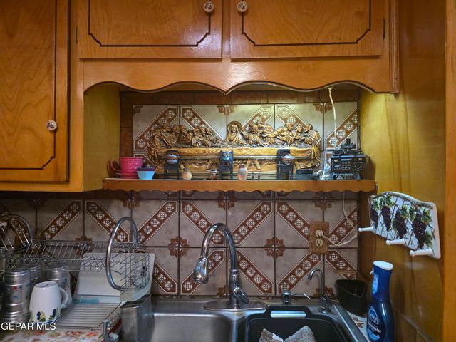 8827 Sunland Road, El Paso, TX 79907