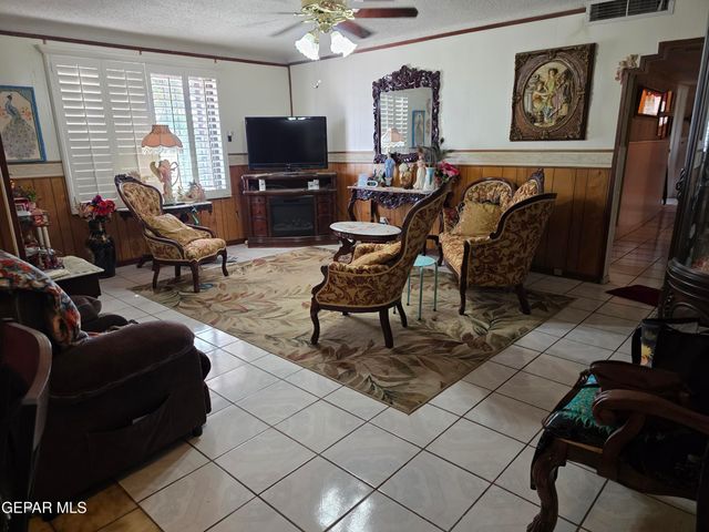8827 Sunland Road, El Paso, TX 79907