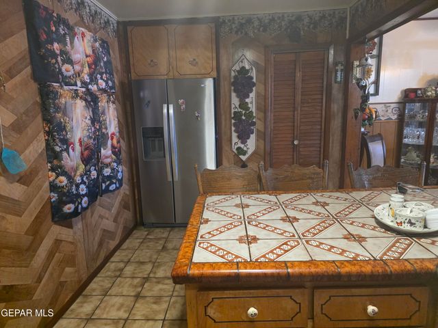 8827 Sunland Road, El Paso, TX 79907