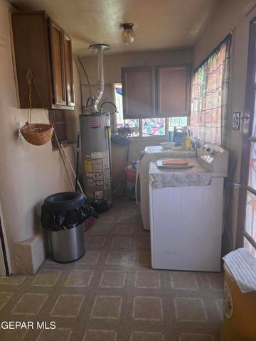 8827 Sunland Road, El Paso, TX 79907