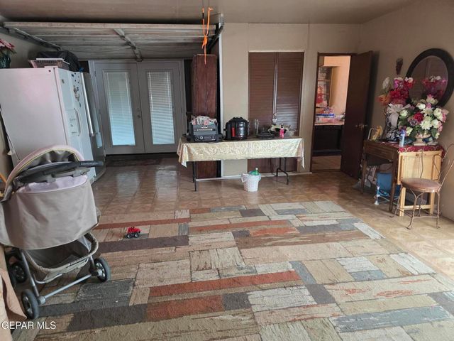 8827 Sunland Road, El Paso, TX 79907