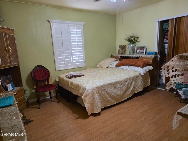 8827 Sunland Road, El Paso, TX 79907