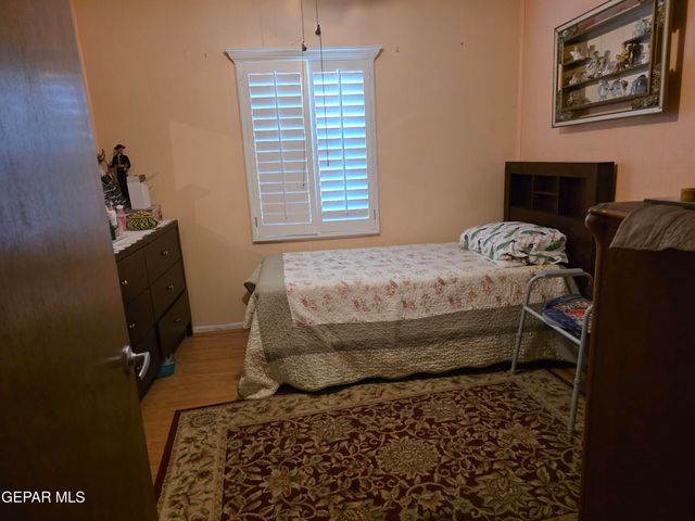 8827 Sunland Road, El Paso, TX 79907