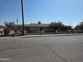 8827 Sunland Road, El Paso, TX 79907