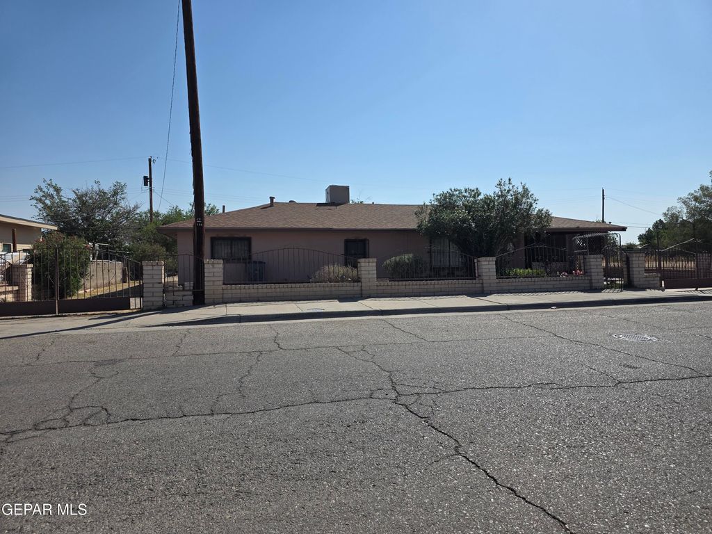 8827 Sunland Road, El Paso, TX 79907