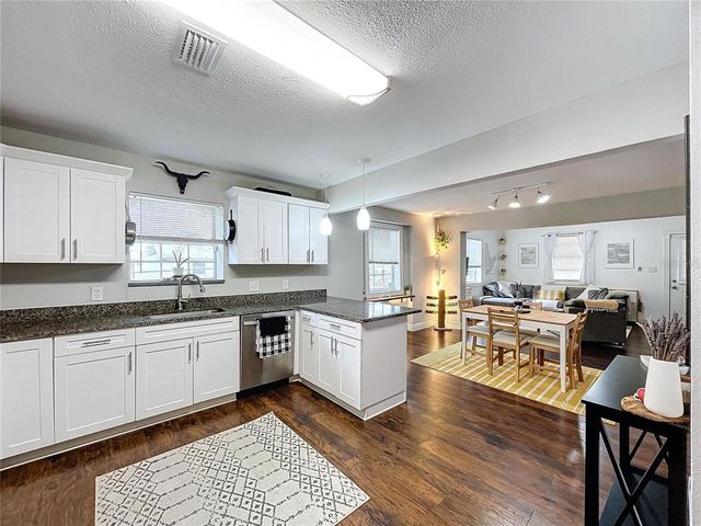 3213 E GENESEE STREET, Tampa, FL 33610