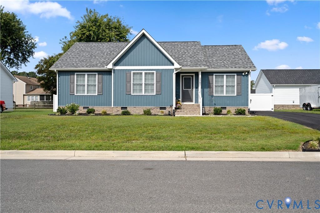 1267 Briarcliffe Dr, Colonial Heights, VA 23834