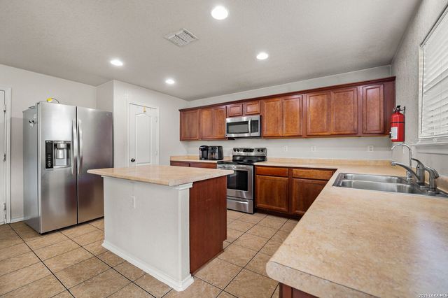 7207 Avery, Live Oak, TX 78233