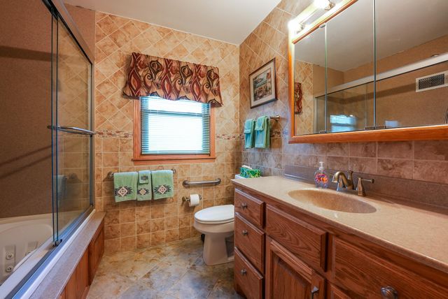 1305 N Country Club Rd, El Dorado, KS 67042